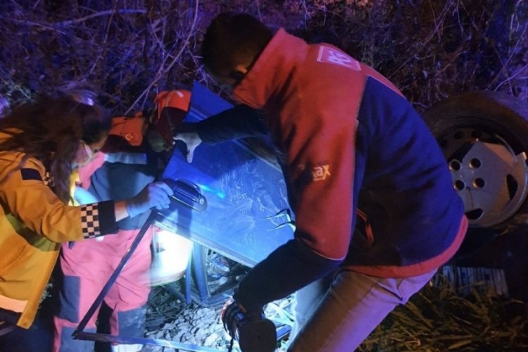 Otomobil takla attı, 3 kişi yaralandı
