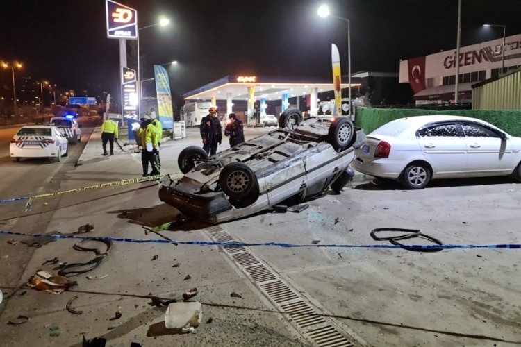 Alkoll&uuml; s&uuml;r&uuml;c&uuml; otomobille takla attı