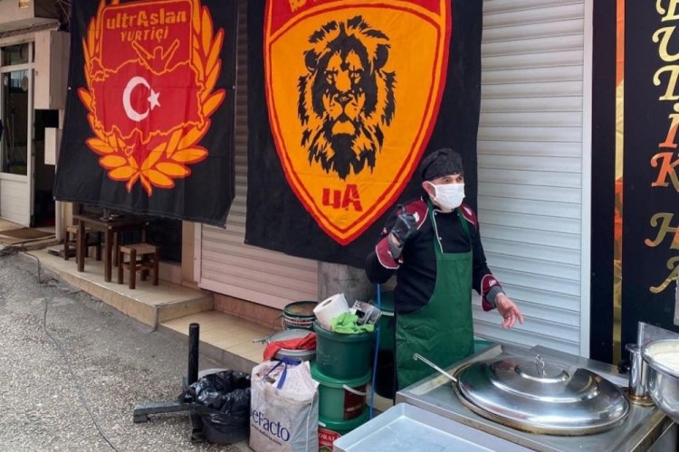 UltrAslan Bursa grubundan &Ccedil;anakkale şehitlerine ithafen lokma ikramı