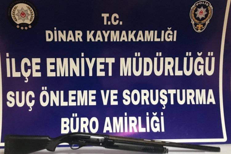Eski eşinin evine t&uuml;fekle ateş a&ccedil;ıp ka&ccedil;tı