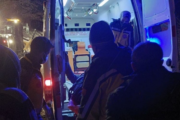 Karda mahsur kalan vatandaş 5 saatlik &ccedil;alışmayla kurtarıldı