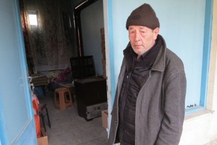 Tek başına yaşayan adam yanarak can verdi
