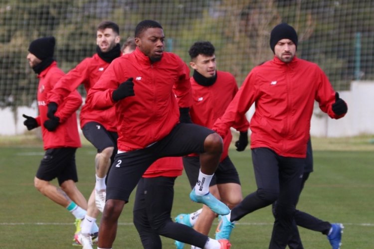 Antalyaspor ile Giresunspor kozlarını paylaşacak