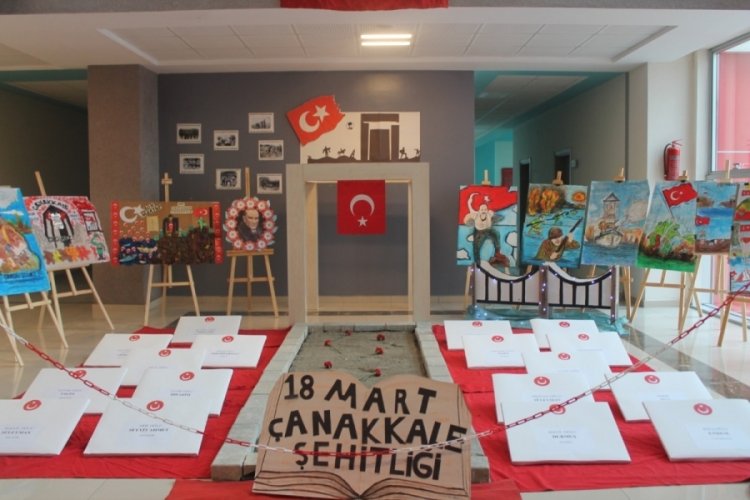 Bursa &Ccedil;&ouml;z&uuml;m Koleji &Ccedil;anakkale Zaferi'ni kutladı