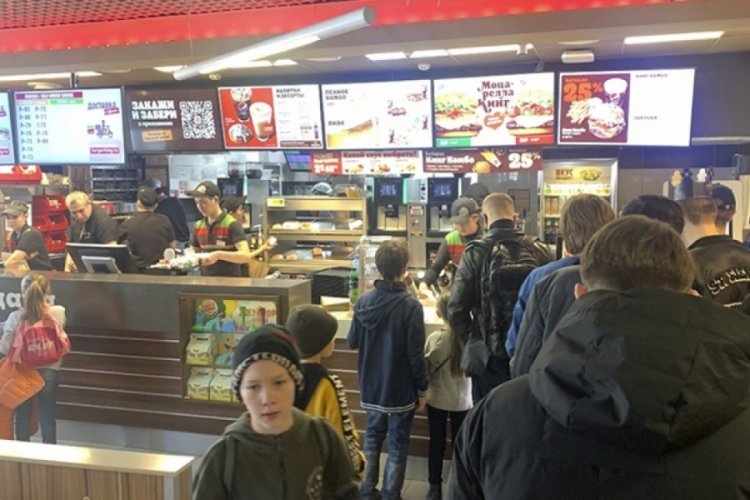 Burger King, Rusya'daki faaliyetlerini durduramıyor