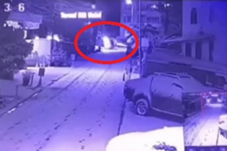 Bursa'da buz tutan rampada takla attı!