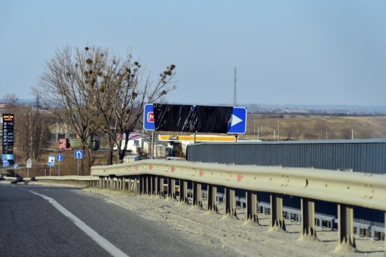 Ukrayna'da y&ouml;n tabelaları kapatılıyor