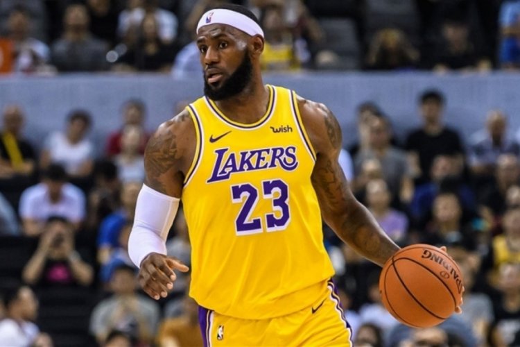 LeBron James tarihe ge&ccedil;ti