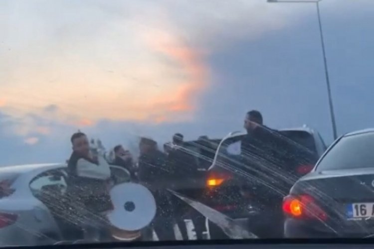 Bursa'da yine d&uuml;ğ&uuml;n konvoyu yine yol kapatma...