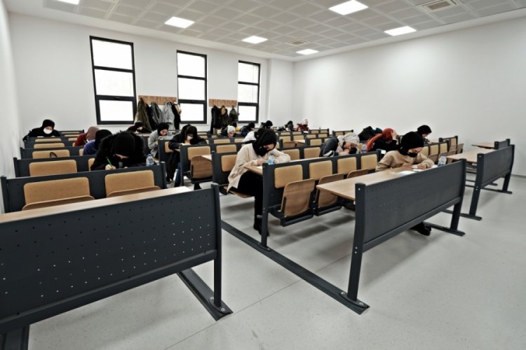Bursalı gen&ccedil;ler TYT provasında