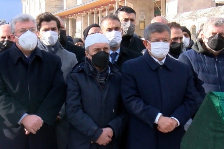 Davutoğlu'nun d&uuml;n&uuml;r&uuml;n&uuml;n babası toprağa verildi