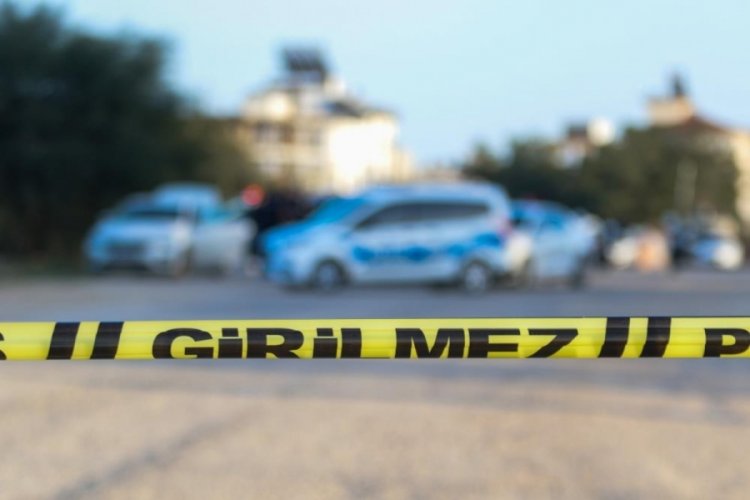 Terk edilmiş otomobilin bagajından erkek cesedi &ccedil;ıktı