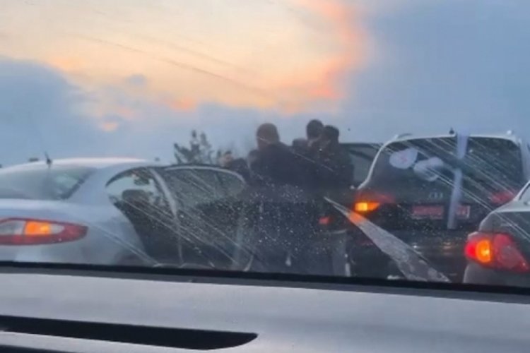 Bursa'da yol kapatan d&uuml;ğ&uuml;n konvoyuna ceza