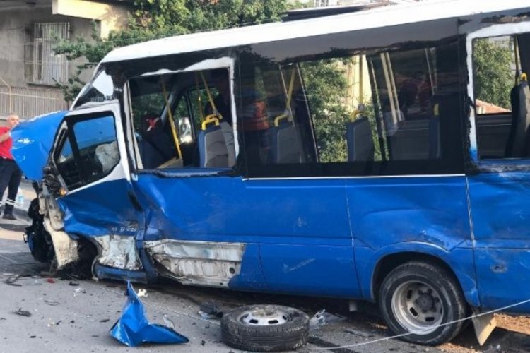 Ankara'da minib&uuml;s kazası: 8 yaralı
