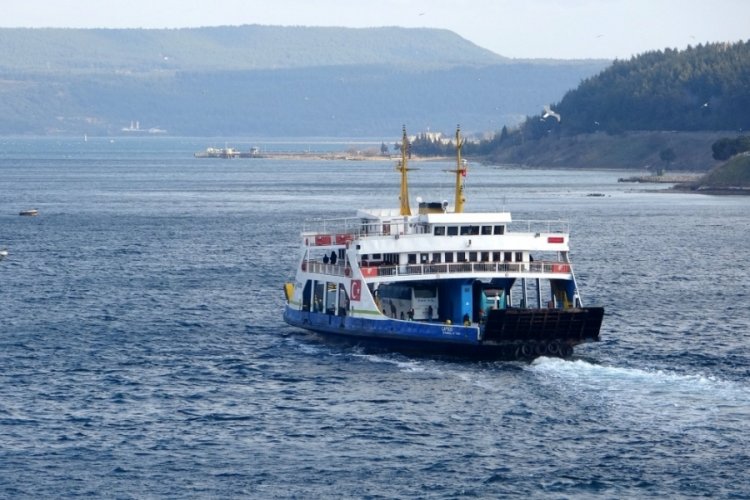 Bozcaada ve G&ouml;k&ccedil;eada feribot seferlerine 'fırtına' engeli