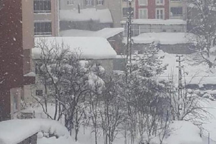 D&uuml;zce'de kar kalınlığı 3 metreye ulaştı