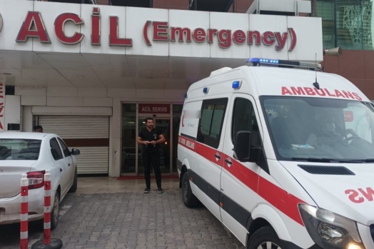 İki grup arasındaki bı&ccedil;aklı kavgada kan aktı