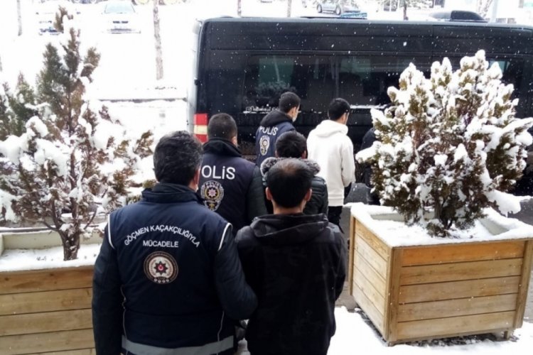 5 yabancı uyruklu şahıs sınır dışı edildi