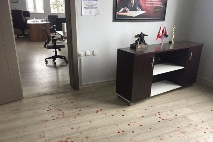 Belediye başkanına makam odasında silahlı saldırı