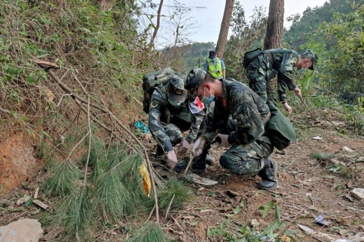 &Ccedil;in'de d&uuml;şen u&ccedil;aktan kurtulan olmadı