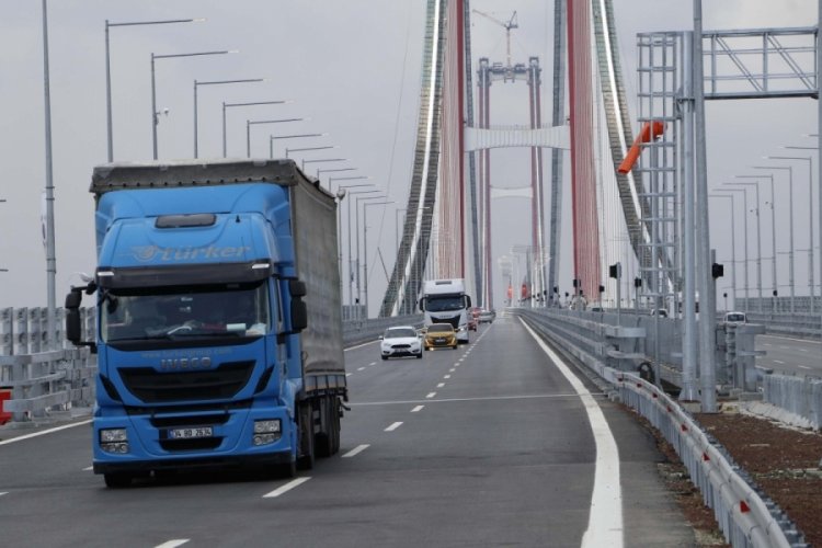 Saatlerce feribot bekliyorlardı, artık 5 dakikada ge&ccedil;iliyor
