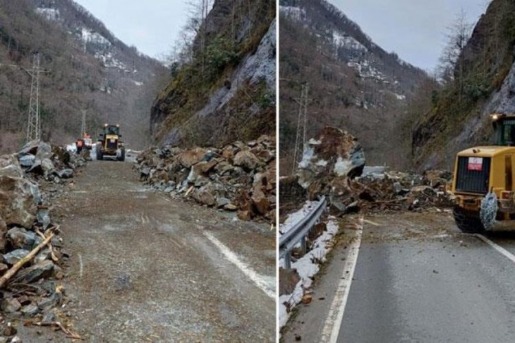 Rize'de  d&uuml;şen kayalar yolu kapattı