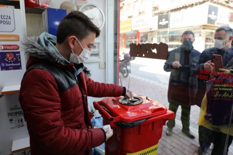 Bursa'da ila&ccedil;lar atığa d&ouml;n&uuml;ş&uuml;yor