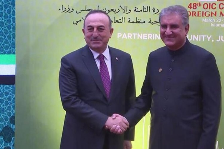 Dışişleri Bakanı, Pakistanlı mevkidaşı tarafından karşılandı