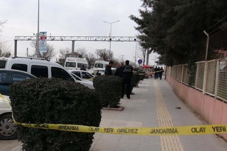 Polis memuru, hemşire eşi ve arkadaşını yaraladı