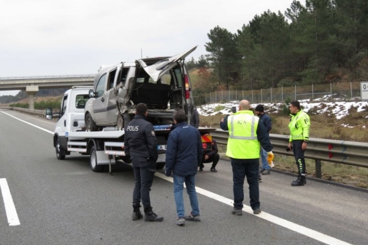 İstanbul'da arızalanan hafif ticari araca otomobil &ccedil;arptı&nbsp;