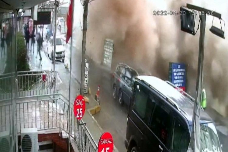 İstanbul'da bina &ccedil;&ouml;kt&uuml;! O anlar kamerada