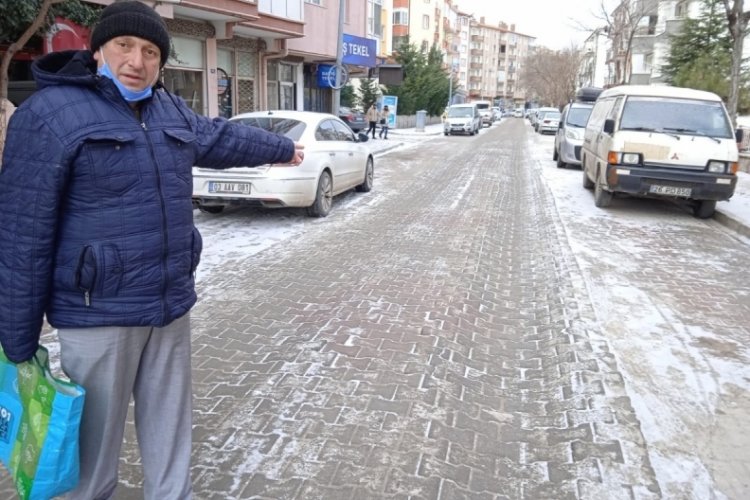 Şişerek patlayan yol s&uuml;r&uuml;c&uuml;leri endişelendiriyor