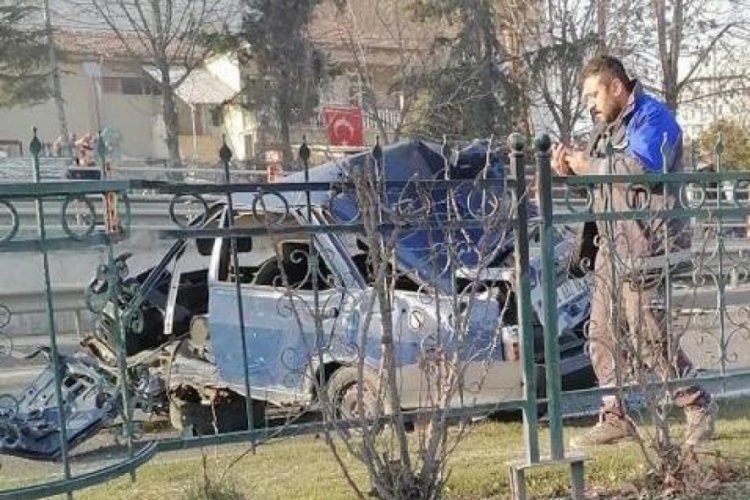 Malatya'dan otomobil bariyere &ccedil;arptı; 17 yaşındaki s&uuml;r&uuml;c&uuml; &ouml;ld&uuml;
