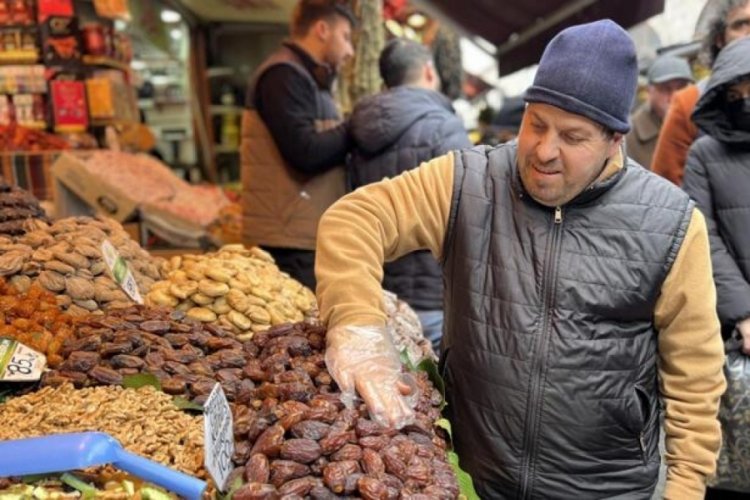 Ramazan'ın vazge&ccedil;ilmezi hurmalar, tezgahlardaki yerini aldı