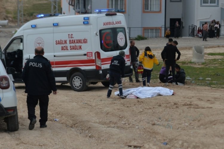 Annesini &ouml;ld&uuml;ren babasına 'gel, beni de &ouml;ld&uuml;r' diyerek tepki g&ouml;sterdi
