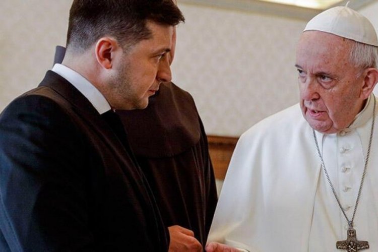 Zelenskiy, Papa Francesco'yu Ukrayna'ya davet etti