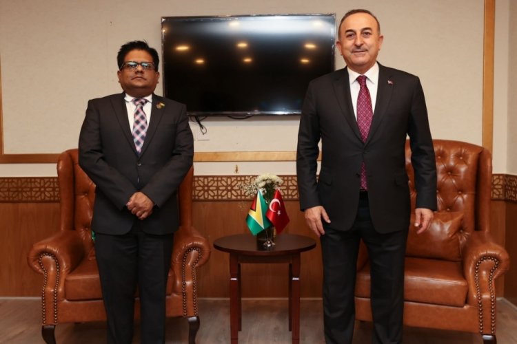 Mevl&uuml;t &Ccedil;avuşoğlu, Guyana Maliye Bakanı Singh ile g&ouml;r&uuml;şt&uuml;