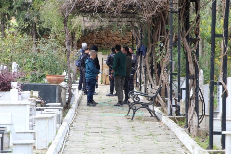 Gen&ccedil; adam mezarlıkta &ouml;l&uuml; bulundu