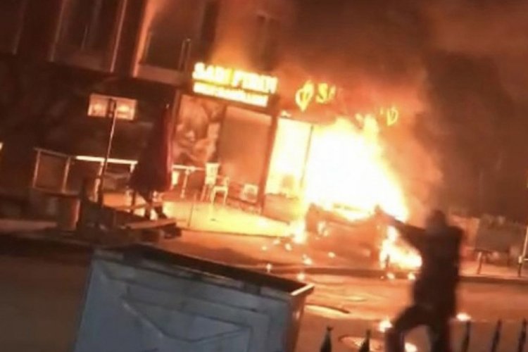 Alev topuna d&ouml;nen taksi kendiliğinden hareket etti