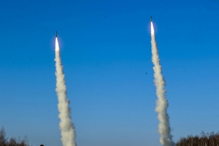 Rus savaş gemileri Ukrayna'ya &ccedil;ok sayıda f&uuml;ze fırlattı