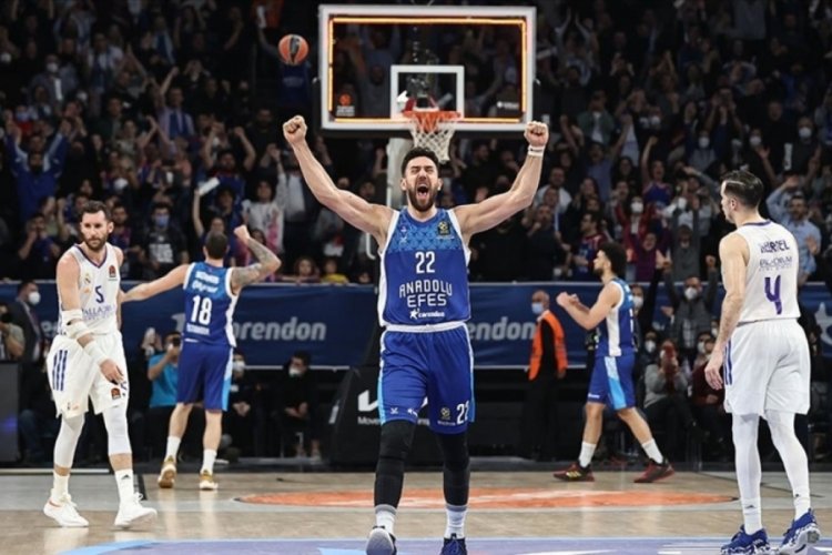 Anadolu Efes, Real Madrid'i mağlup etti