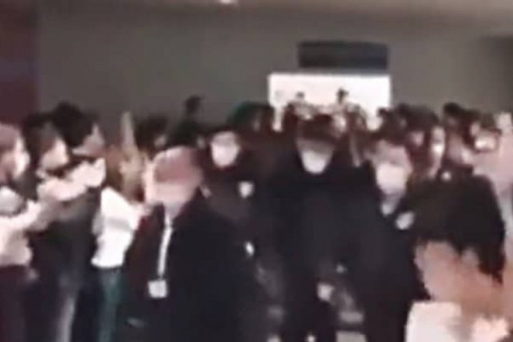 Alkışlı protesto i&ccedil;in doktorların savunması alınacak