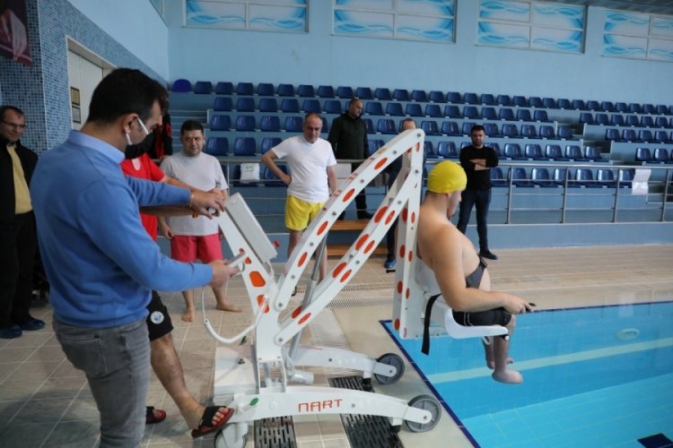 Bursa'da engelsiz havuz ilgi g&ouml;rd&uuml;