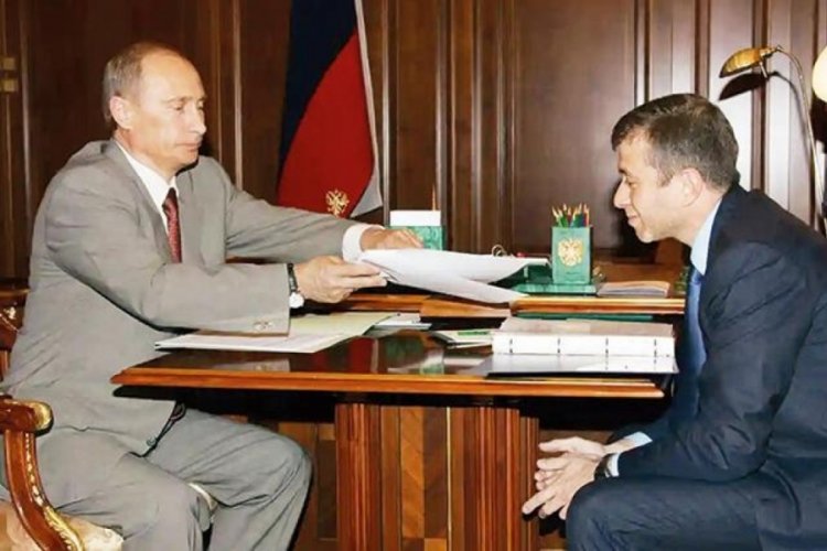Abramovi&ccedil; yetim b&uuml;y&uuml;d&uuml;, oligark oldu