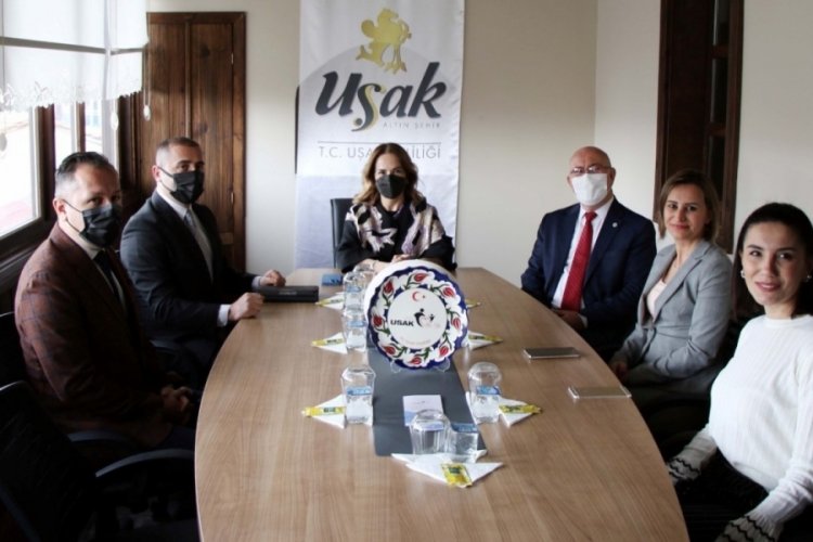 Uşak'ta Anne-Baba &Uuml;niversitesi eğitimlerine başlıyor