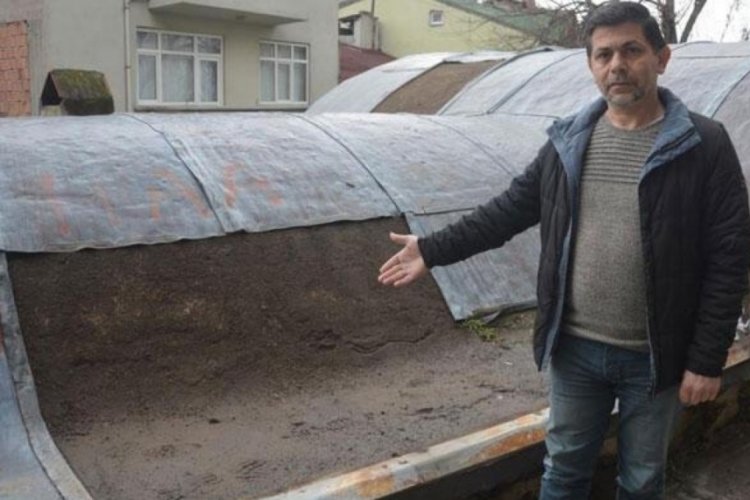 Tarihi t&uuml;rbenin kurşun &ccedil;atı levhaları &ccedil;alındı!