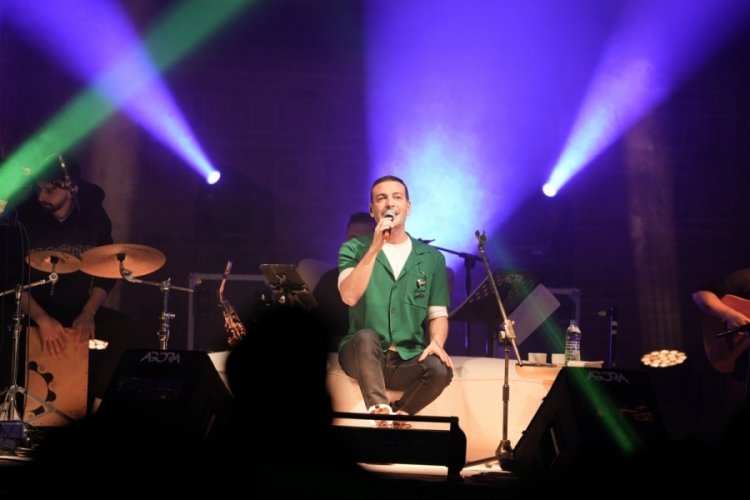 Oğuzhan Ko&ccedil; Akustik Konseri İzmir'i b&uuml;y&uuml;ledi