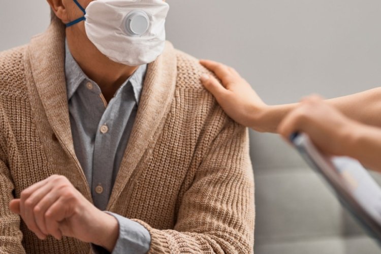 Koronavir&uuml;s ge&ccedil;irenler o şikayetiniz s&uuml;r&uuml;yorsa doktora gidin