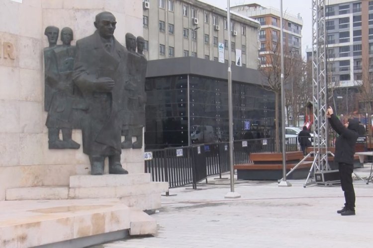 İstanbul'da Atat&uuml;rk Anıtı'nda 'benzerlik' tartışması