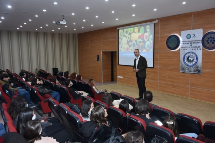 Murat Bayram'dan &ouml;ğrencilere 'Fark Yarat' tavsiyesi